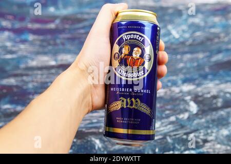 Tyumen, Russie-23 décembre 2020: Eichbaum Apostel Weissbier bière Dunkel Banque D'Images