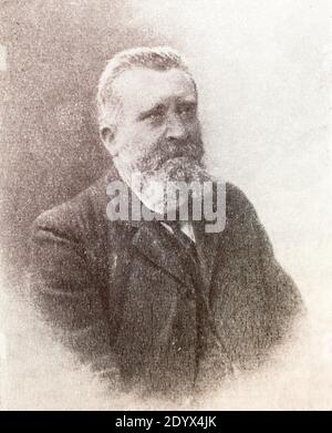 Auguste Marie Joseph Jean Léon Jaurès (3 septembre 1859 – 31 juillet 1914), communément appelé Jean Jaurès, était un leader socialiste français. Au départ républicain modéré, il fut plus tard l'un des premiers sociaux-démocrates, devenant le chef, en 1902, du Parti socialiste français, qui s'opposait au Parti socialiste révolutionnaire de France de Jules Guésde. Les deux partis ont fusionné en 1905 dans la section française de l'internationale des travailleurs (SFIO). Banque D'Images