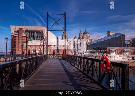 Pier Head et la skyline de Liverpool dont les Trois Grâces. Banque D'Images