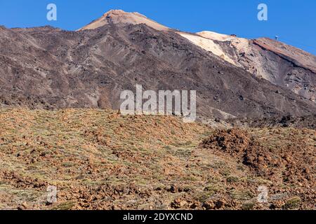 Le sommet du Mont teide vu d'un chemin jusqu'à la Pico Viejo, Parc National de Las Canadas del Teide, Tenerife, Iles Canaries, Espagne Banque D'Images