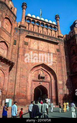 Porte Lahori, entrée principale du fort historique Red, Delhi, Inde, mai 1999 Banque D'Images