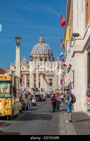 Vue de l'ancienne basilique de San Pietro dans le Vatican, symbole de la religion catholique, Rome, Lazio, Italie, Europe Banque D'Images