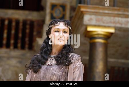 Frances Barber (Cleopatra) à ANTONY ET CLEOPATRA par Shakespeare au Globe de Shakespeare, Bankside, Londres SE1 05/07/2006 réalisateur / Maître de jeu: Dominic Dromgoole Banque D'Images