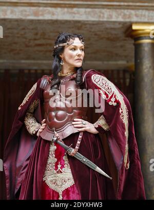 Frances Barber (Cleopatra) à ANTONY ET CLEOPATRA par Shakespeare au Globe de Shakespeare, Bankside, Londres SE1 05/07/2006 réalisateur / Maître de jeu: Dominic Dromgoole Banque D'Images