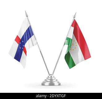 Drapeaux de table du Tadjikistan et des Antilles néerlandaises isolés sur la 3D blanche rendu Banque D'Images