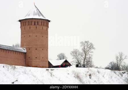 Mur de briques Monastère Spaso-Evfimievsky dans la ville de Suzdal, région de Vladimir, Russie Banque D'Images