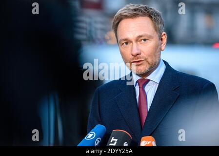 Berlin, Allemagne. 28 décembre 2020. Allemagne, Berlin, 28 décembre 2020: CHRISTIAN LINDNER, membre du Bundestag et Président fédéral du FDP (Freie Demokratische Partei), peut être vu dans une déclaration pour diverses chaînes de télévision sur la situation actuelle concernant la pandémie Covid-19 en cours et la stratégie de vaccination du gouvernement allemand. (Photo de Jan Scheunert/Sipa USA) crédit: SIPA USA/Alay Live News Banque D'Images