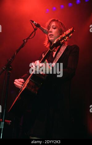 Beth Orton en concert au Cambridge Corn Exchange. 19 octobre 2002. Banque D'Images