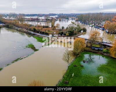 La Tamise brise ses berges 28/12/2020 Banque D'Images