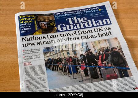 La première page du journal Guardian du 21 décembre 2020 rapporte des pays interdisant le voyage en provenance du Royaume-Uni en raison d'une nouvelle souche de coronavirus. Banque D'Images