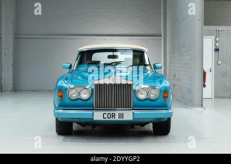 Cabriolet Blue Rolls Royce Corniche III, vue avant Banque D'Images