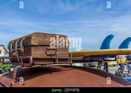 La Haye, pays-Bas - 21 mai 2017 : toit de coléoptère classique VW et porte-bagages au spectacle de voitures de plage de Scheveningen Banque D'Images