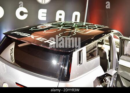 Véhicule multisegment Fisker Automotive Ocean entièrement électrique, avec panneaux solaires sur le toit, exposé au plus grand salon commercial mondial du ces, Las Vegas, NV, États-Unis Banque D'Images