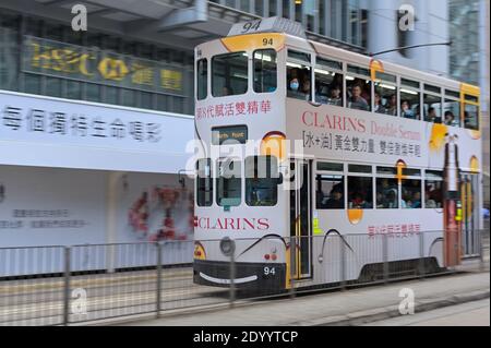 Les célèbres tramways à impériale de Hong Kong sur Central, Hongkong CN Banque D'Images