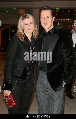 Le Allemand Michael Schumacher et sa femme Corinna arrivent au Gala 2006 de la FIA qui s'est tenu à Monaco le 8 décembre 2006. Photo de Frédéric Nebinger/Cameleon/ABACAPRESS.COM Banque D'Images