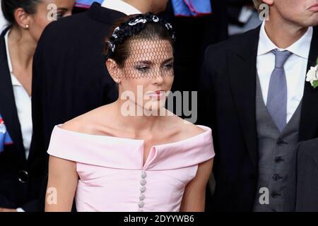 Fille de la princesse Caroline de Monaco Charlotte Casiraghi a donné naissance à un bébé garçon qu'elle avait avec l'acteur et comédien Gad Elmaleh à l'hôpital Princess Grace de Monaco mardi, on a rapporté le mercredi 18 décembre. Photo du dossier : la princesse Charlotte Casiraghi assiste au mariage du prince Albert II de Monaco et de Charlene Wittstock dans la cour d’Honneur au Palais de Monte Carlo, Monaco, le 02 juillet 2011. Photo de Frédéric Nebinger/ABACAPRESS.COM Banque D'Images