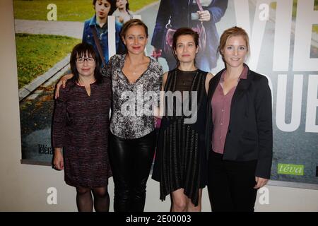 Isabelle Czajka, Julie Ferrier, Emmanuelle Devos et Natacha Regnier assistaient à la première de la vie Domestique, qui s'est tenue au MK2 Quai de Loire, à Paris, en France, le 01 octobre 2013. Photo de Jerome Domine/ABACAPRESS.COM Banque D'Images