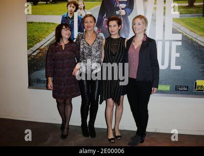 Isabelle Czajka, Julie Ferrier, Emmanuelle Devos et Natacha Regnier assistaient à la première de la vie Domestique, qui s'est tenue au MK2 Quai de Loire, à Paris, en France, le 01 octobre 2013. Photo de Jerome Domine/ABACAPRESS.COM Banque D'Images