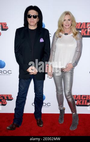 Gene Simmons et Shannon Tweed arrivent à la première de Open Road films 'Machete Killss' à Regal Cinemas L.A. Vivre à Los Angeles, CA, Etats-Unis le 2 octobre 2013. Photo de Lionel Hahn/ABACAPRESS.COM Banque D'Images