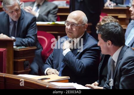 Le ministre du travail, Michel Sapin, a présenté au Sénat le 3 octobre 2013, à Paris, en France. Photo de Romain BoE/ABACAPRESS.COM Banque D'Images