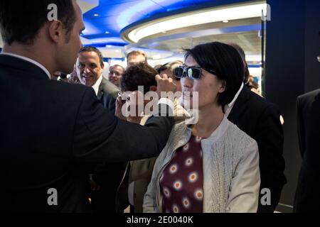 Fleur Pellerin, ministre de l'économie numérique, inaugure le nouveau siège de Samsung Electronics France à Saint-Ouen, France, le 4 octobre 2013. Photo de Nicolas Messyasz/ABACAPRESS.COM Banque D'Images