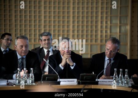 Le groupe d'utilité internationale Veolia Environnement, le PDG, Antoine Frerot, Christian Peugeot et le PDG d'Eurogerm, Jean-Philippe Girard, assistent à la première réunion des responsables du projet pour les plans industriels 34 au ministère français de l'économie, à Paris, le 7 octobre 2013. Photo de Nicolas Messyasz/ABACAPRESS.COM Banque D'Images