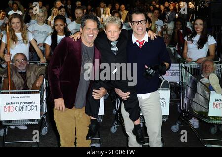 Johnny Knoxville, Jackson Nicoll et Jeff Tremaine présents à la projection de gala de Jackass présente Bad Grandpa à Odeon Covent Garden à Londres, Royaume-Uni, le 9 octobre 2013. Photo d'Aurore Marechal/ABACAPRESS.COM Banque D'Images