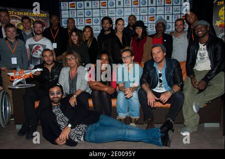 Amel Bent, Ycare, Merwan Rim, Patrick Fiori, DJ Assad, régoire, Joyce Jonathan, Julie Zenatti, Patrick Fiori, Ludovic Giuly, MC Solaar, Claudia Tagbo, John Mamann, Brice Conrad, Elisa Tovati, Nicolas Peyrac, 1995, Leslie, Toma, Ramzy, Melha Bedia, Grédia, Grédia Franck Gastabide et Jib Pocthier assistent à la conférence de presse de la 7e édition du "concert de pied" organisé par l'association Huntington avenir, qui s'est tenue au Palais des sports de Gerland, Lyon, France, le 12 octobre 2013. Photo de Nicolas Genin/ABACAPRESS.COM Banque D'Images