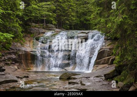 Chutes d'eau de Mumlava en Bohême du Nord Banque D'Images