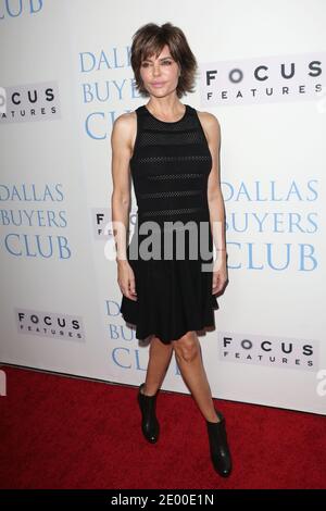 Lisa Rinna arrive à la première du Dallas Buyers Club à Los Angeles, CA, USA, le 17 octobre 2013. Photo de Krista Kennel/ABACAPRESS.COM Banque D'Images