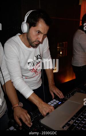 Frédéric Diefenthal djing à l'occasion du 50ème anniversaire de la fête du magasin Renoma tenue au magasin Renoma à Paris, France, le 22 octobre 2013. Photo de Jerome Domine/ABACAPRESS.COM Banque D'Images