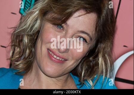 Valeria Bruni-Tedeschi arrive à la première du film un Chateau en Italie (un Castello en Italie, UN château en Italie) qui s'est tenu à l'UGC les Halles Cinemas à Paris, France, le 29 octobre 2013. Photo de Nicolas Genin/ABACAPRESS.COM Banque D'Images