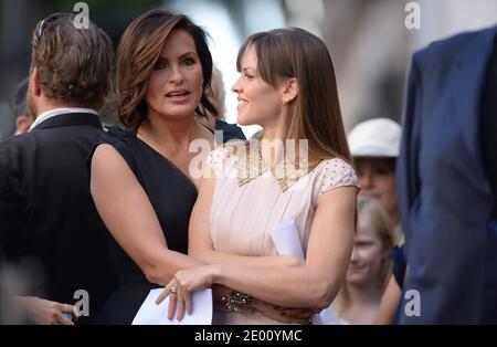 Les actrices Mariska Hargitay et Hilary Swank assistent à la cérémonie en l'honneur de Mariska Hargitay avec une étoile sur le Hollywood Walk of Fame le 8 novembre 2013 à Hollywood, Los Angeles, CA, Etats-Unis. La star a été placée à côté de celle de la mère actrice Jayne Mansfield de Hargitay. Photo de Lionel Hahn/ABACAPRESS.COM Banque D'Images