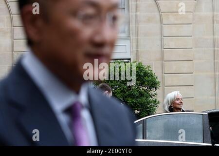 La Directrice générale du Fonds monétaire international (FMI) Christine Lagarde quitte le poste de Président de la Banque mondiale Jim Yong Kim répond aux médias après une rencontre avec le Président français François Hollande et les dirigeants des organisations mondiales liées au G20, à l'Elysée Presidential Palace, à Paris le 8 novembre 2013. Photo de Stephane Lemouton/ABACAPRESS.COM Banque D'Images