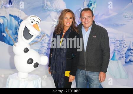 Jean-Pierre Pernaut et son épouse Nathalie Marquay assistent à la journée d'ouverture de Noël à Disneyland Resort Paris à Marne-la-Vallée, le 09 novembre 2013. Photo de Jerome Domine/ABACAPRESS.COM Banque D'Images