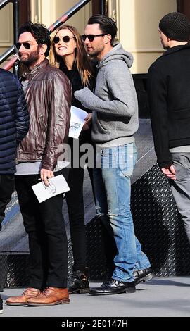 Adam Levine et sa nouvelle copine le modèle de la Victoria Secret Behati Prinsloo sont vus visiter quelques appartements à Soho, New York, NY, Etats-Unis le 15 novembre 2013. Photo de Morgan Dessalles/ABACAPRESS.COM Banque D'Images