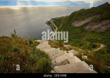1600 Stufen auf den Reinebringen für eine Aussicht über Reine, Norwegen Norvège Lofoten Banque D'Images