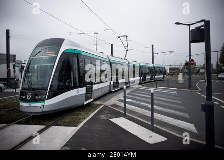 Inauguration du tramway 7 qui relie Villejuif Aragon à Athy-Mons, au sud de Paris. Villejuif, France, le 16 novembre 2013. Photo de Nicolas Messyasz/ABACAPRESS.COM Banque D'Images