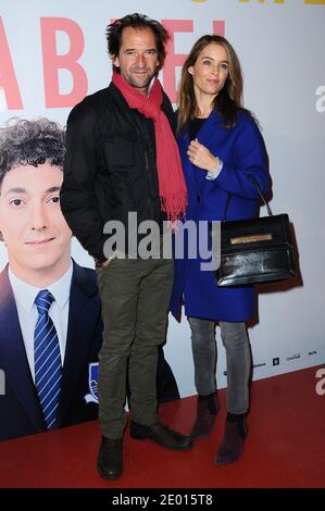 Stephane de Groodt et son épouse assistent à la première de 'les Garcons et Guillaume, UNE table!' Tenue au théâtre de l'Opéra de Gaumont, à Paris, en France, le 18 novembre 2013. Photo d'Aurore Marechal/ABACAPRESS.COM Banque D'Images