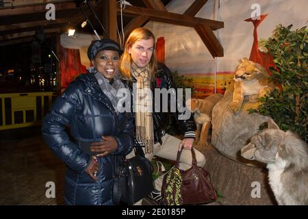 Surya Bonaly et Christophe Gularme participant au lancement de 'Paris Village de Noel' sur les champs-Elysées à Paris, France, le 20 novembre 2013. Photo de Laurent Zabulon/ABACAPRESS.COM Banque D'Images