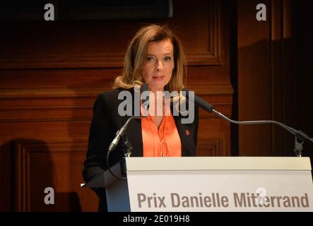 Valérie Trierweiler a été représentée lors de la cérémonie du Prix Danielle Mitterrand 2013, le 22 novembre 2013, à Paris, en France. Photo de Christian Liewig/ABACAPRESS.COM Banque D'Images