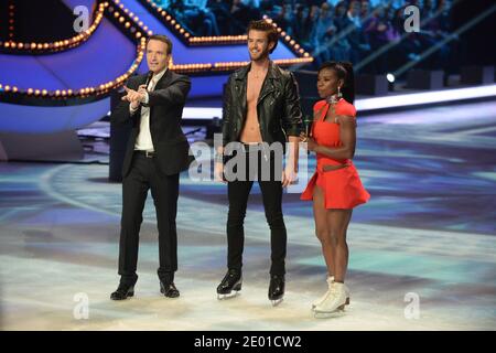 EXCLUSIF. Exposition de glace 2013.Stephane Rotenberg Florent Torres et Surya Bonaly pendentif le premier premier premier premier premier a Paris, le 27 novembre 2013. Photo de Etchegoyen/JMP/M6/ABACAPRESS.COM Banque D'Images