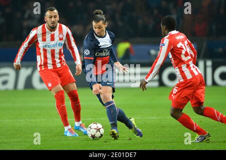 Zlatan Ibrahimovic du PSG lors du match de football du groupe C de la Ligue des champions de l'UEFA, Paris Saint-Germain contre le FC Olympiacos au Parc des Princes à Paris, en France, le 27 2013 novembre. Paris a gagné 2-1. Photo de Christian Liewig/ABACAPRESS.COM Banque D'Images