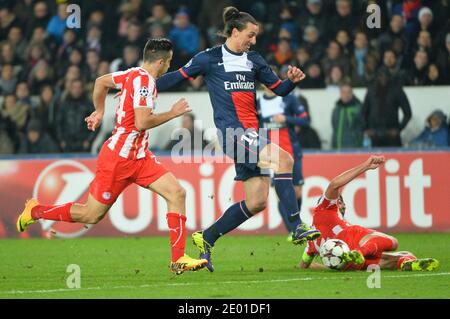 Zlatan Ibrahimovic du PSG lors du match de football du groupe C de la Ligue des champions de l'UEFA, Paris Saint-Germain contre le FC Olympiacos au Parc des Princes à Paris, en France, le 27 2013 novembre. Paris a gagné 2-1. Photo de Christian Liewig/ABACAPRESS.COM Banque D'Images