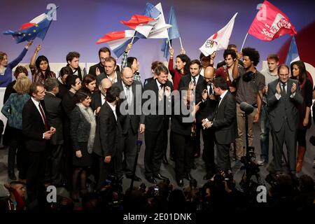 Le ministre de l'intérieur Manuel Valls, Guillaume Bachelay, premier secrétaire du Parti socialiste (PS), Harlem Desir, ministre de la Justice, Christiane Taubira, ministre de l'éducation, Vincent Peillon, Robert Hue et Jean-Michel Baylet sur scène à l'issue d'une réunion organisée par le Parti socialiste français pour « mettre la République contre les extrêmes », à Paris, France le 27 novembre 2013. Photo de Stephane Lemouton/ABACAPRESS.COM Banque D'Images