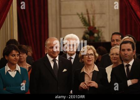 Le porte-parole du gouvernement Najat Vallaud-Belkacem, le ministre des Affaires étrangères Laurent Fabius, l'ancien Premier ministre Lionel Jospin, Geneviève Fioraso et Benoit Hamon lors d'une cérémonie de remise des prix à l'Elysée à Paris, en France, le 28 novembre 2013. Photo de Denis Allard/Pool/ABACAPRESS.COM Banque D'Images