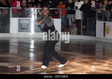 Surya Bonaly inaugure la patinoire en plein air qui se tient sur l'Esplanade de l'hôtel de ville à Vincennes, France, le 6 décembre 2013. Photo de Audrey Poree/ABACAPRESS.COM Banque D'Images