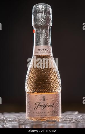 Freixenet Italian Rose est un mélange délicat de raisins Glera et Pinot Noir. Royaume-Uni, Angleterre, Desember 28, 2020 Banque D'Images