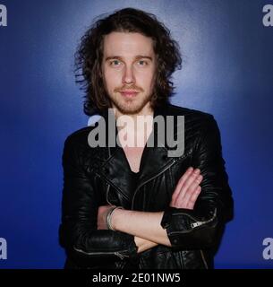 Exclusif - Julien Dore pose à l'occasion du 50ème anniversaire de France Inter qui s'est tenu à 'Gaite lyrique' à Paris, France, le 08 décembre 2013. Photo de Jerome Domine/ABACAPRESS.COM Banque D'Images