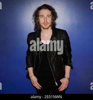 Exclusif - Julien Dore pose à l'occasion du 50ème anniversaire de France Inter qui s'est tenu à 'Gaite lyrique' à Paris, France, le 08 décembre 2013. Photo de Jerome Domine/ABACAPRESS.COM Banque D'Images